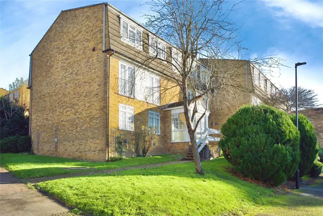 Crofton Way, Enfield, EN2, photo 1