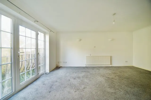 Photo 2 — Crofton Way, Enfield, EN2