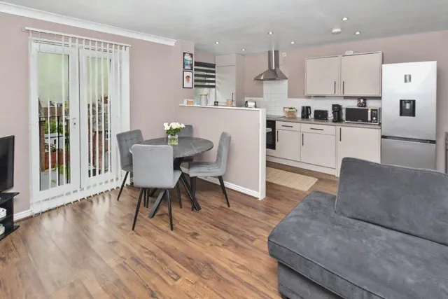 Blue Hill Lane, Wortley, LS12, photo 2