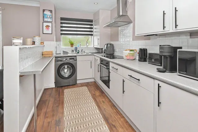 Blue Hill Lane, Wortley, LS12, photo 3