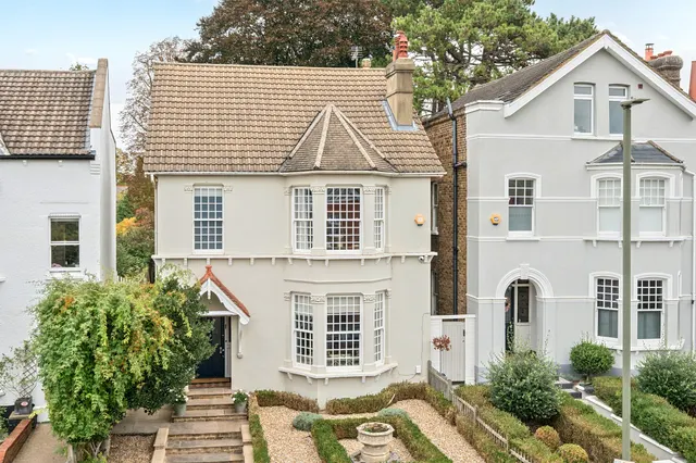 Burgh Heath Road, Epsom, KT17, photo 1