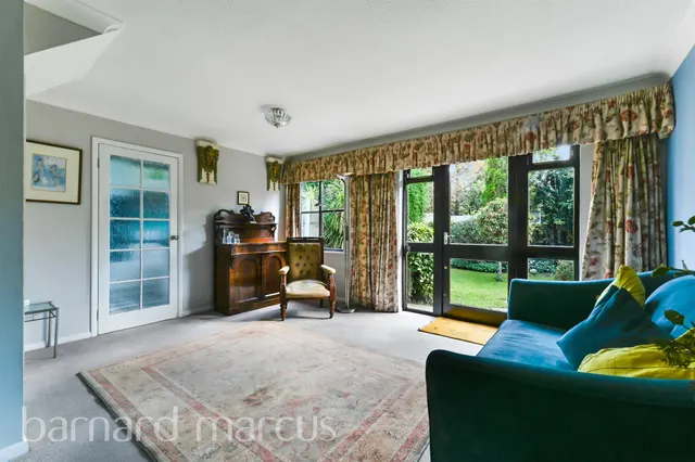Fairfield Close, Ewell, KT19, photo 2