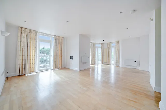 Photo 3 — Clarence Street, Staines-Upon-Thames,...