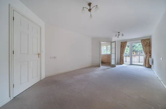 Tower Road, Radford Court, GU30, photo 2
