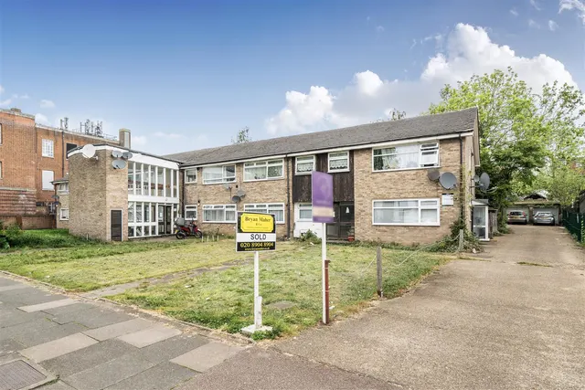 Carlton Avenue East, Wembley, photo 1