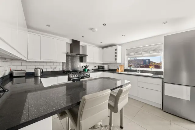Lancaster Road, Northolt, UB5, photo 3