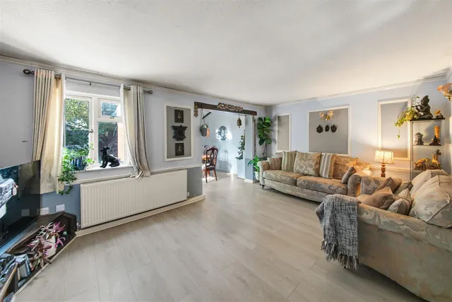 Brambles Farm Drive, Uxbridge, photo 3