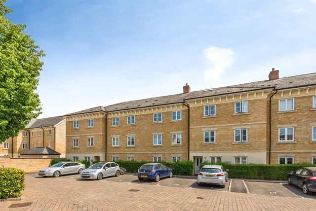 Beech Lane, Carterton, photo 1