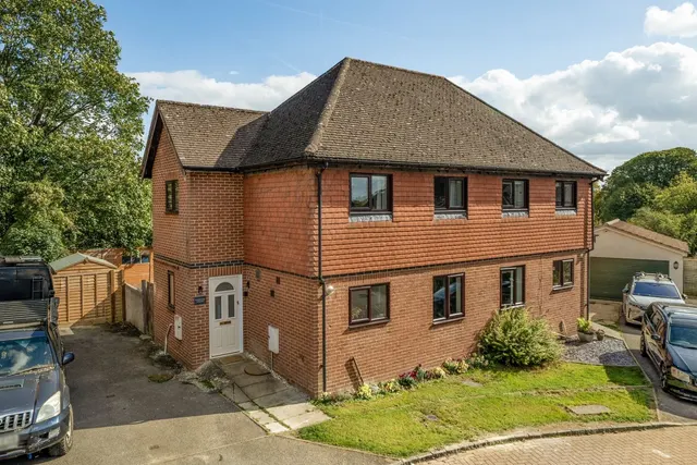 3 bedroom house, Foxdown, Overton, RG25