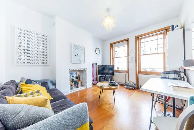 Glebe Road, N8, photo 1