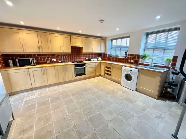 Lakesedge, Stone, ST15, photo 3