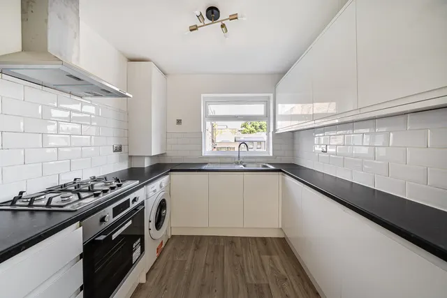 Photo 2 — Flat 6, Plasel Court, Pawsey Close, London