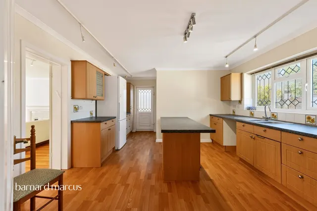 Persfield Close, Epsom, KT17, photo 3