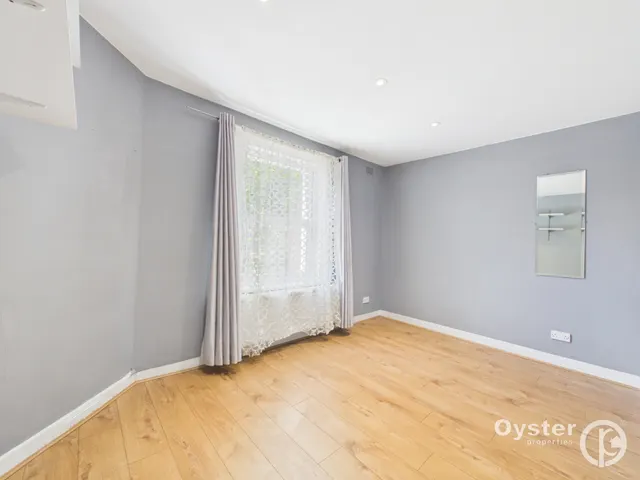 Bowes Road, London, N11, photo 3