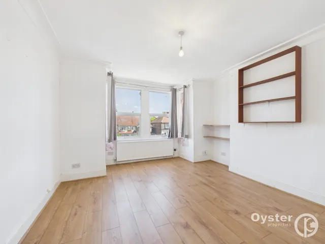 3 bedroom flat, Bowes Road, London, N11