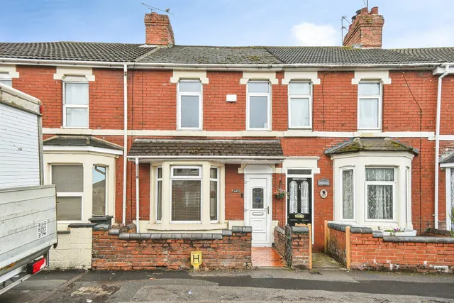 Ferndale Road, Swindon, photo 1