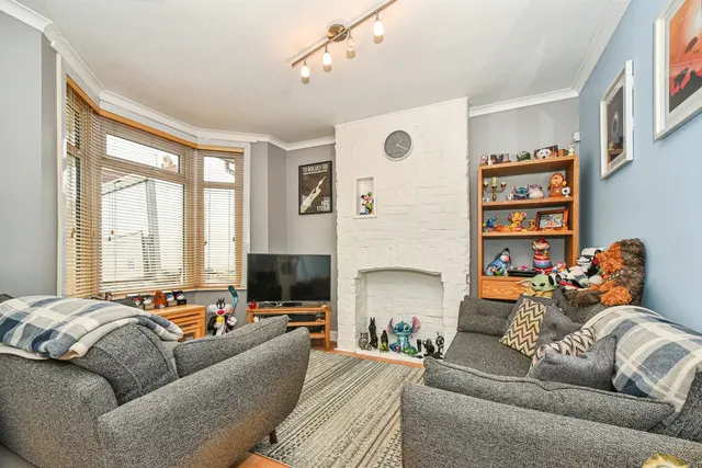 Photo 2 — Ferndale Road, Swindon