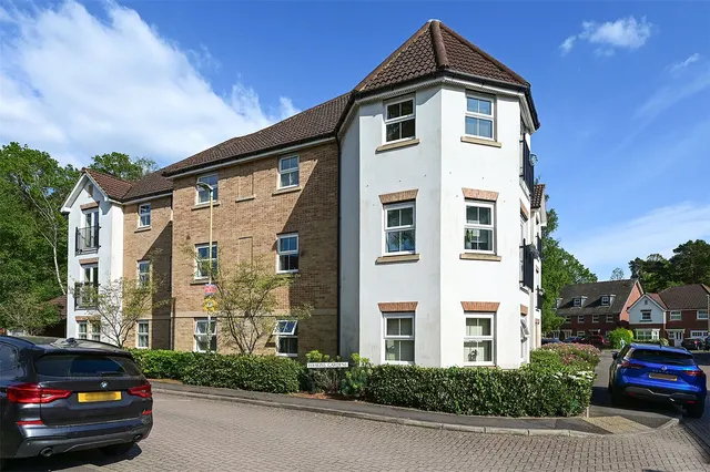 Haskins Gardens, Farnborough, GU14 9FQ, photo 1