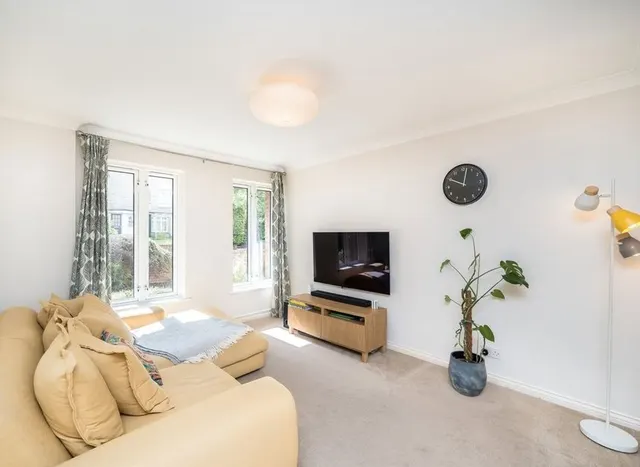 Photo 2 — Glenbuck Road, Surbiton, KT6