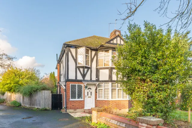 2 Perth Close, London, photo 1