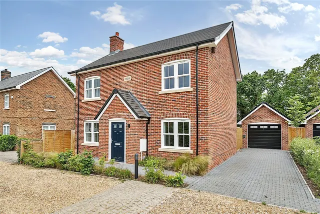 Nursery Grove, Pennington, Lymington, Hampshire, SO41, photo 1