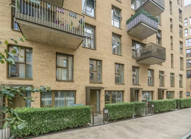 Moorhen Drive, West Hendon, NW9, photo 1