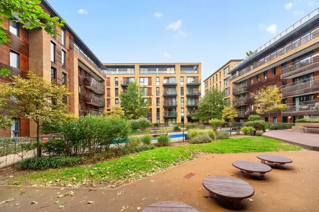 Albatross Way, London, SE16, photo 1