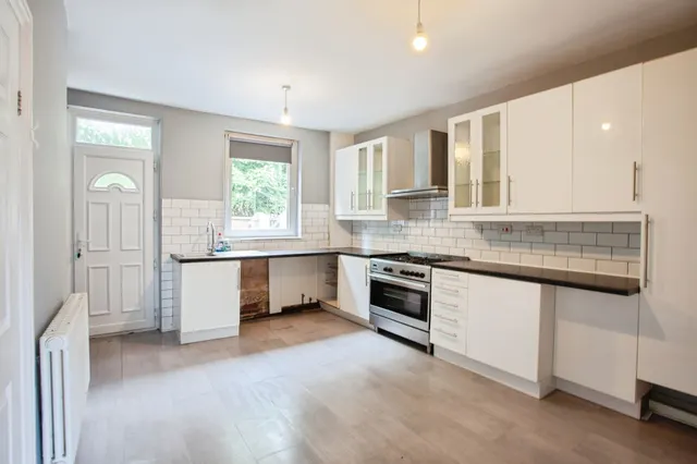Bridge Street, Barnsley, S71, photo 2