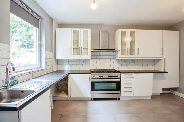 Bridge Street, Barnsley, S71, photo 3