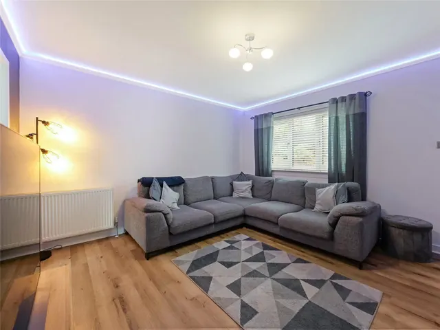 Photo 2 — Quarrelton Grove, Johnstone, Renfrewshire, PA5
