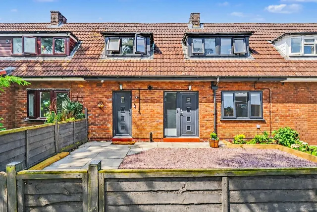Warwick Road, Macclesfield, photo 1