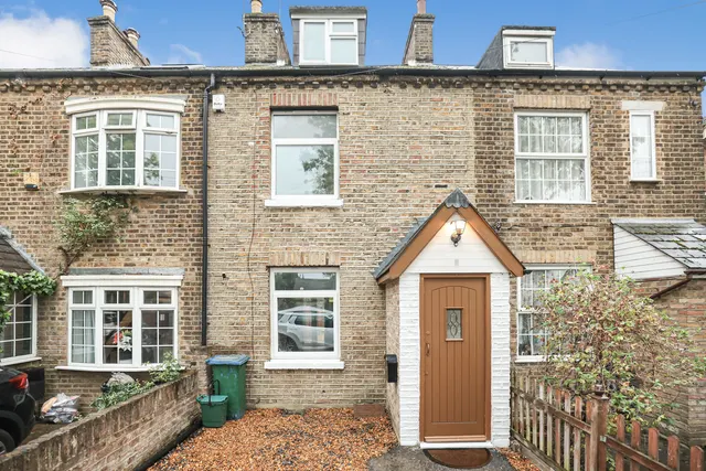 Park Road East, Uxbridge Fees Apply, UB10, photo 2