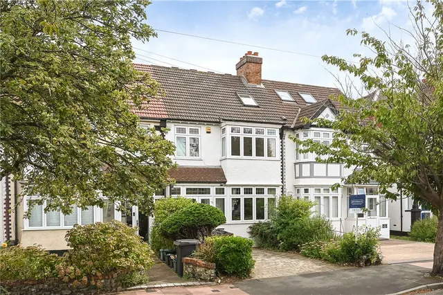4 bedroom house — Stanhope Grove, Beckenham, BR3