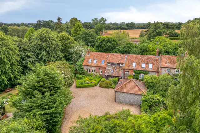Characterful Barn Conversion in Gresham, photo 1