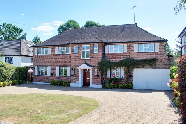 Mymms Drive, Brookmans Park AL9 7AF, photo 1