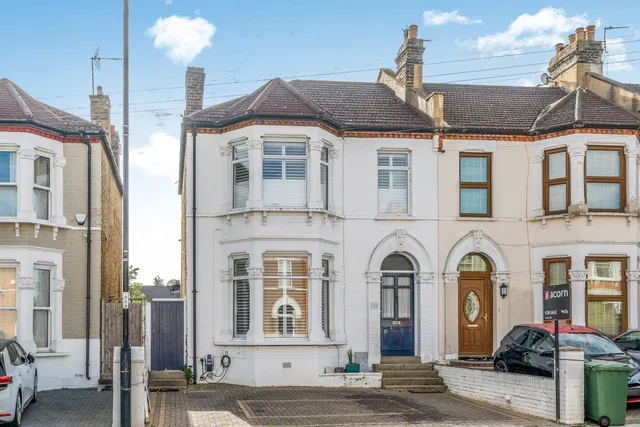 Hazelbank Road, SE6, photo 1