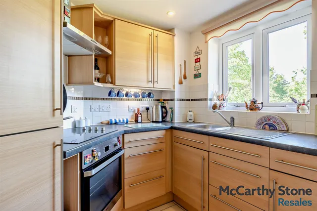 Penlee Close, Edenbridge, TN8, photo 3