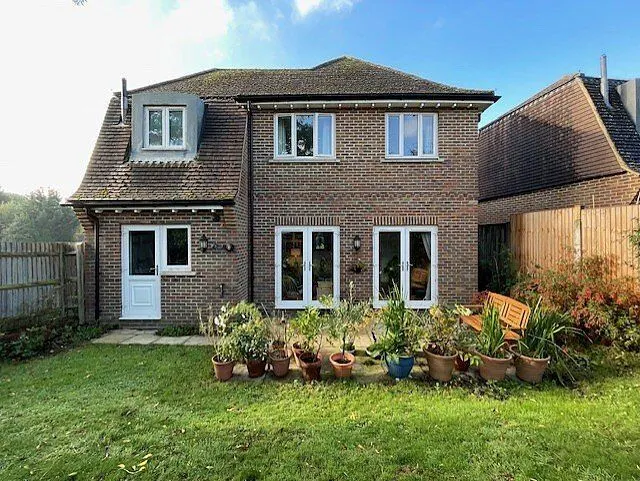 Main Street, Peasmarsh, TN31, photo 1