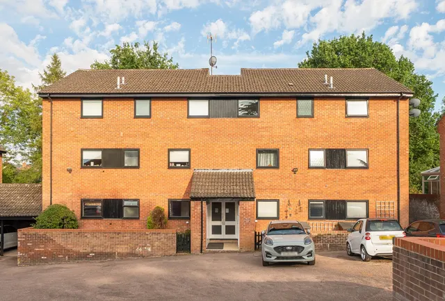 King George Close, Cheltenham, GL53 7RF, photo 1