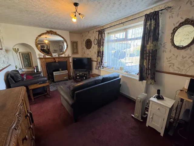 Wetherby ~ Third Avenue, LS22, photo 2