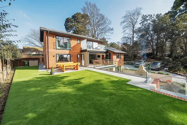 Newtown Road, Warsash, photo 1