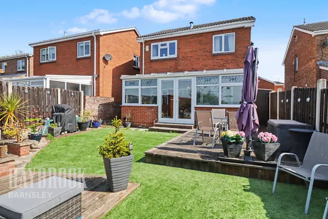 Broomhead Court, Mapplewell, photo 2