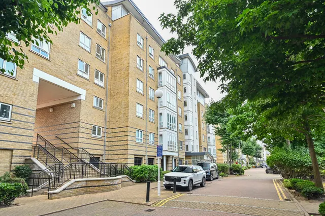 164 St Davids Square, London, photo 1