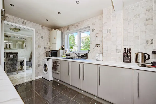 Photo 2 — Bevan Close, Hemel Hempstead