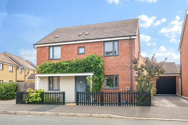 Ellis Close, Wootton, Bedford, photo 1