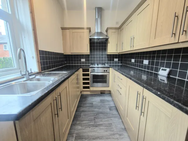 Oxford Street, Sowerby Bridge, HX6, photo 1