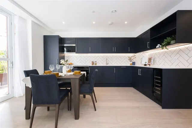 Fulton Road, Wembley, HA9, photo 3