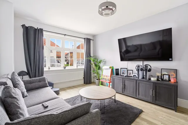 Mallard Crescent, Caddington, LU1, photo 3
