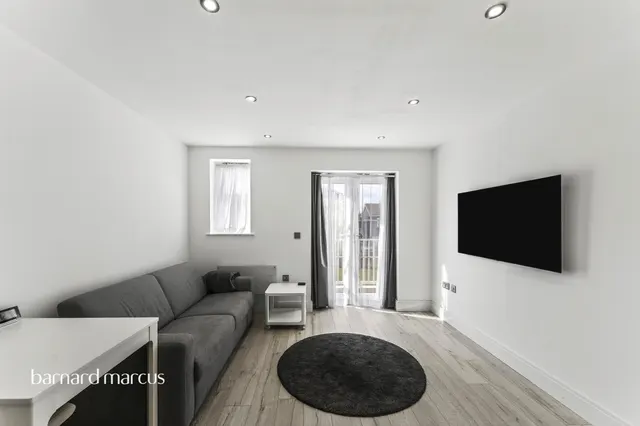 Beaumont Drive, Worcester Park, KT4, photo 2