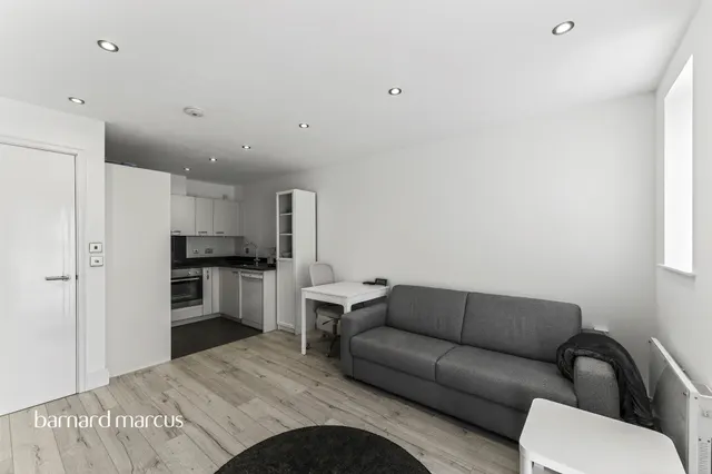 Beaumont Drive, Worcester Park, KT4, photo 3